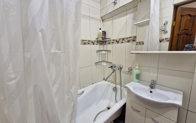 2Kh Komn Na Oranzhereynoy Flat