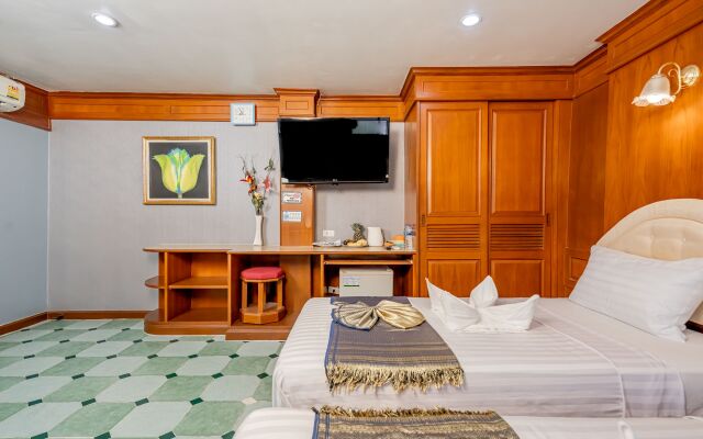 Patong Social Hotel