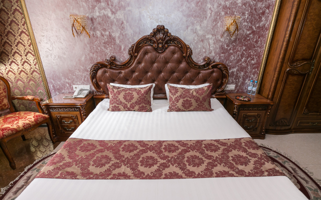 Golden House Отель