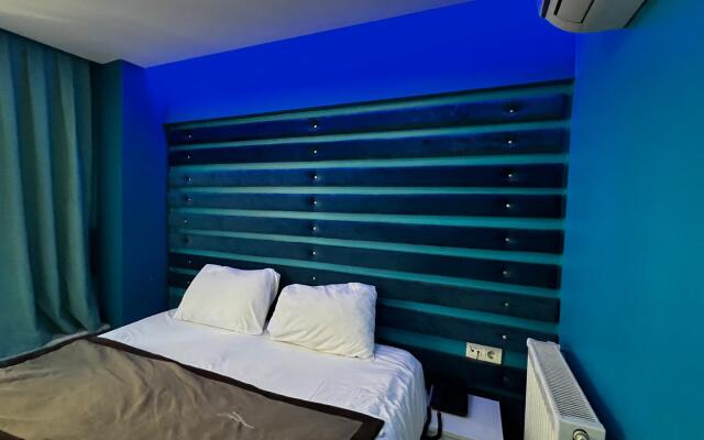 Отель Moon Blue