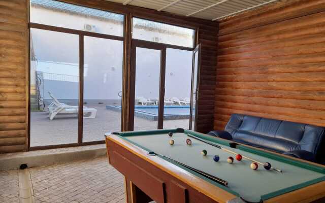 Частный Дом на Берегу Моря с Бассейном