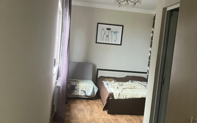 Semeyny Trekhmestny S Vannoy Komnatoy Apartment