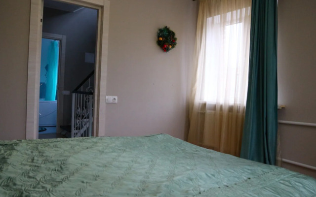 Na Chekhova 48 Private House
