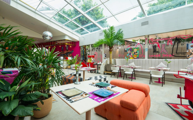 The Fig Lobby Hotel