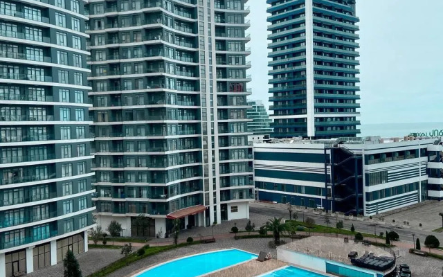 Luxury White Sails Apartments