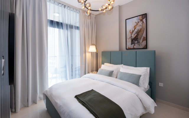 Keyrock Living Zada Tower Luxury Pool & Gym Apartments