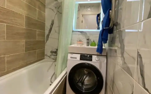 Uyutnaya Tryokhkomnatnaya Kvartira V Tsentre Goroda Flat