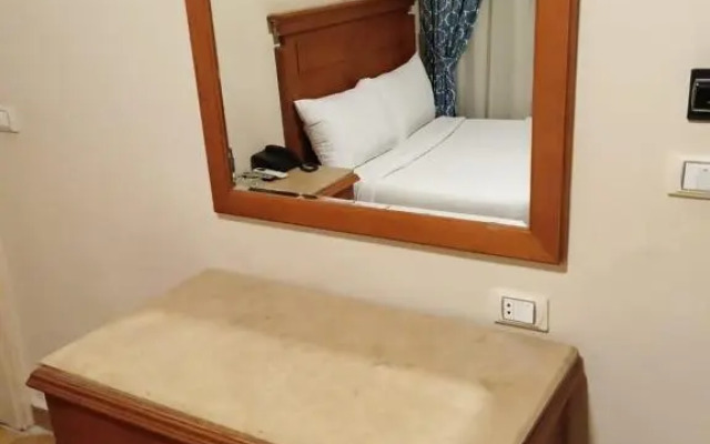 Отель Aura Inn Tiba Pyramids