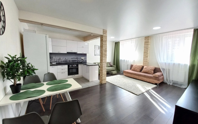 V Serdtse Vostochnogo Rayona Flat