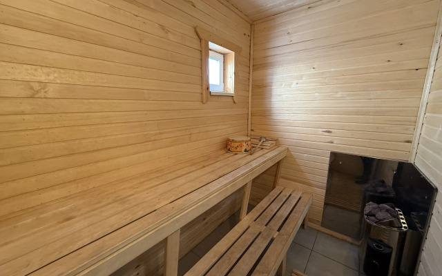 Частный дом на берегу озера