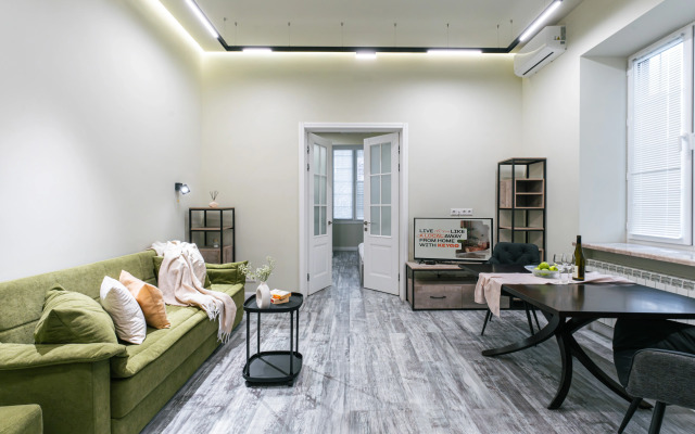 KeyGo #0118, 1 Bedroom, Near Republic Square Apartments