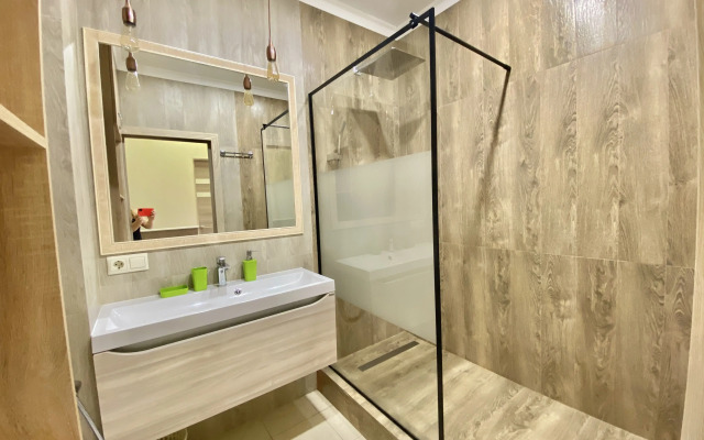 S Balkonom I Vidom Na Gory Apartment