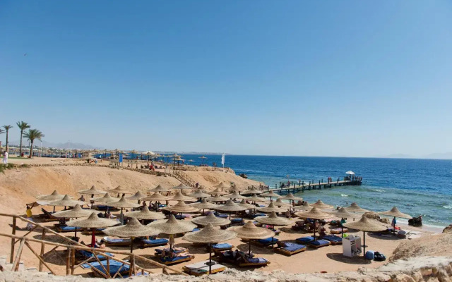 Amphoras Beach