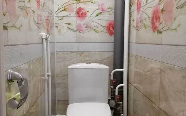 2-H Komn. Molodogvardejtsev 26 Flat