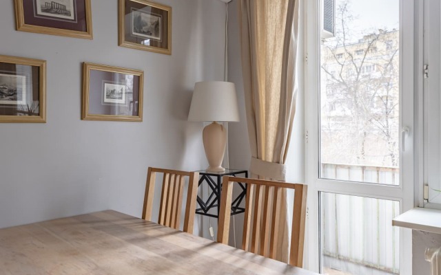 Flat Inn ryadom s Patriarshimi prudami vo Vspol'nom pereulke Apartments