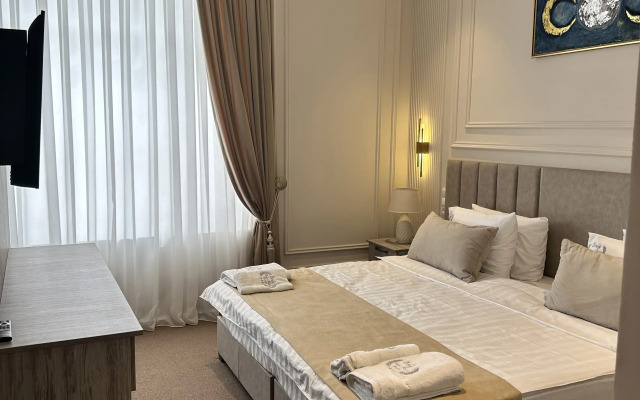 Hotel Emily Grand Palace