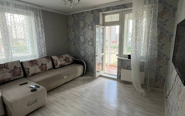 Chistyj Vzgljad na 9 maja 83 rjadom s TRC Planeta Apartments