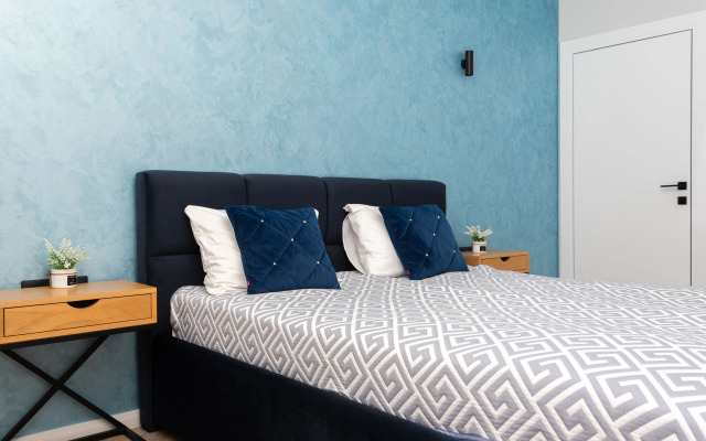 Квартира с Мансардными Окнами и Видом на Море