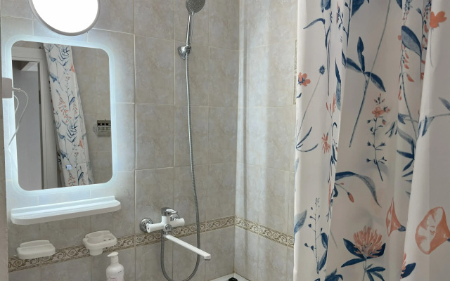 Квартира м. Парк Культуры Красная Роза Уютная с балконом