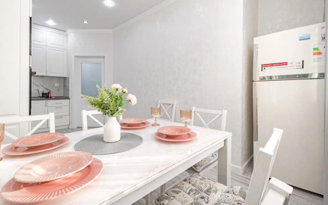Svetlye I Uyutnye Ryadom S Botanicheskim Sadom Apartments