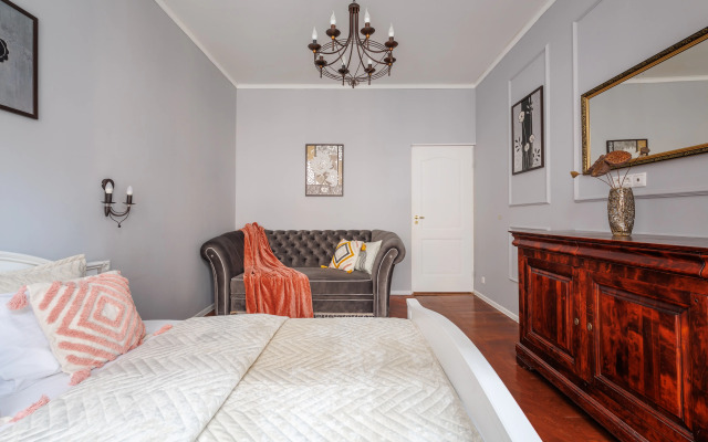 Апартаменты Трехкомнатные у Площади Восстания 10 гостей