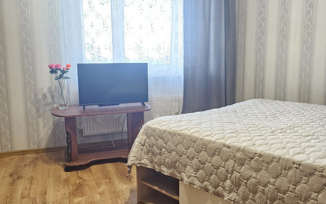 Prostornaya Dvukhkomnatnaya Na 10 Etazhe Flat