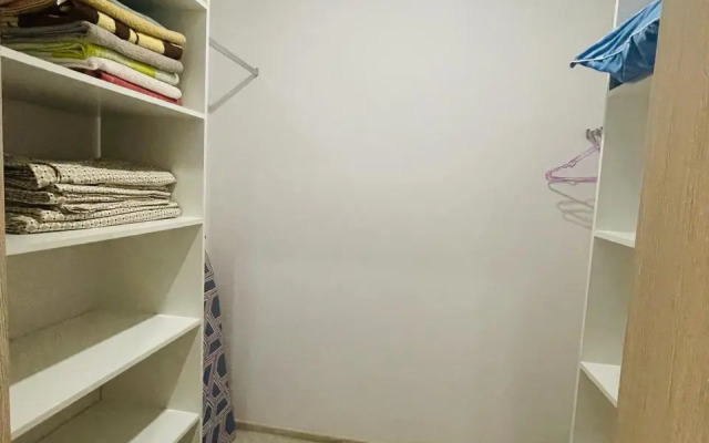 Na Vrubelya 15 Flat