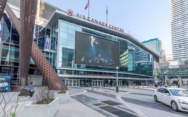 GLOBALSTAY Maple Leaf Square Apart-hotel