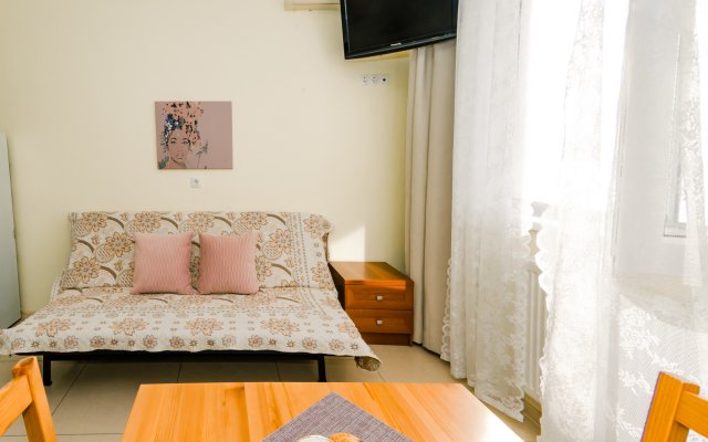 40 Let Pobedyi 1 Apartments