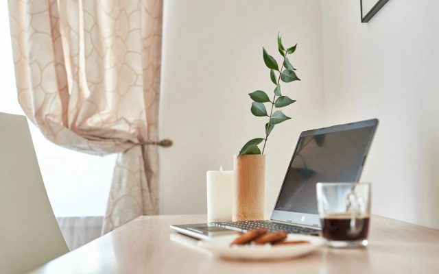 In the center of the Riviera Park Apartments