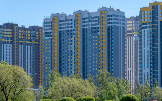 VGostiVPiter near Metro prospekt Slavy Apartments