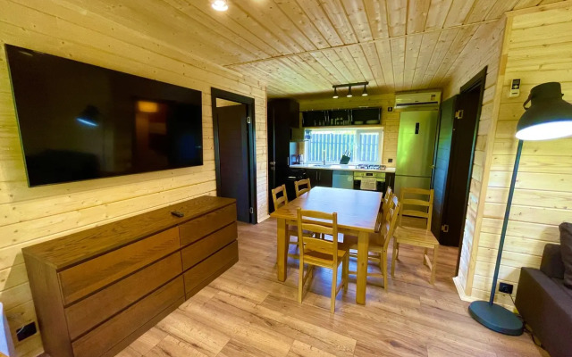 Частный дом Благодать у пруда Семейный