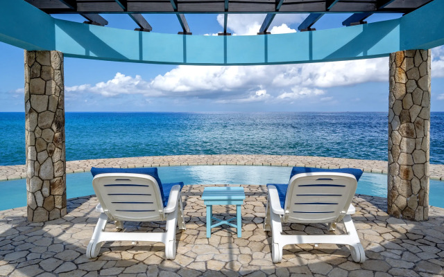Ocean Cliff Hotel