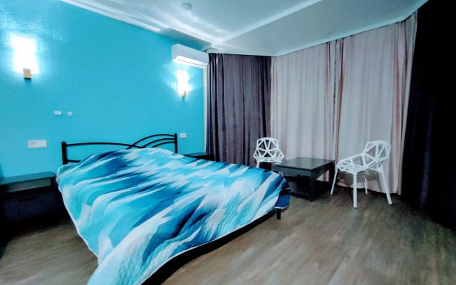 Lyuks s Konditsionerom i Boylerom v Tsentre Abakana Apartments