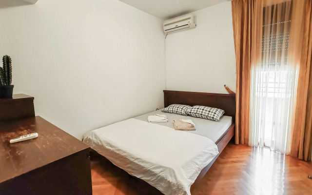 Sunny Three Bedroom Flat