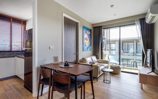 Diamond Condominium by Alexanders Apartments