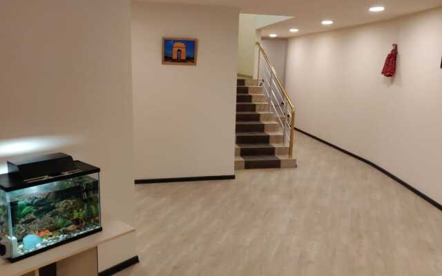 Shree Gopal Gayatri Lok Deluxe Hotel
