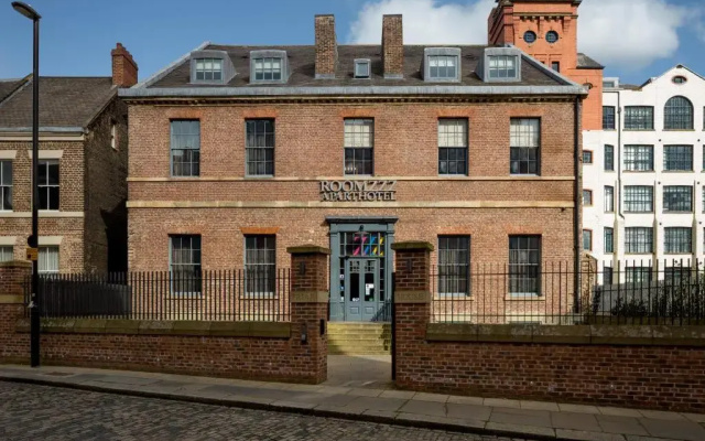 Апарт-отель Roomzzz Newcastle