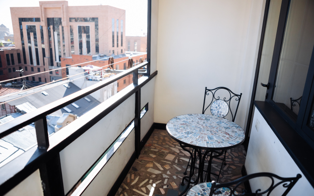 KeyGo #0028, 1 Bedroom, Balcony, City Center Apartments
