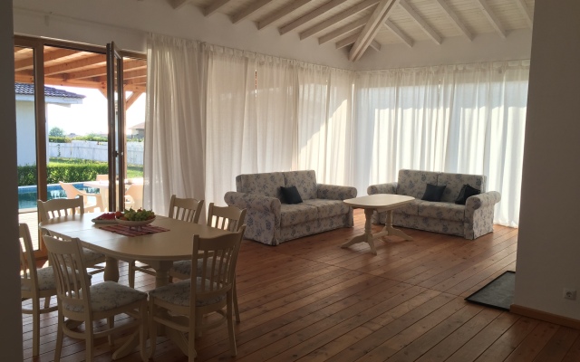 White House Family Villa With A Pool 1