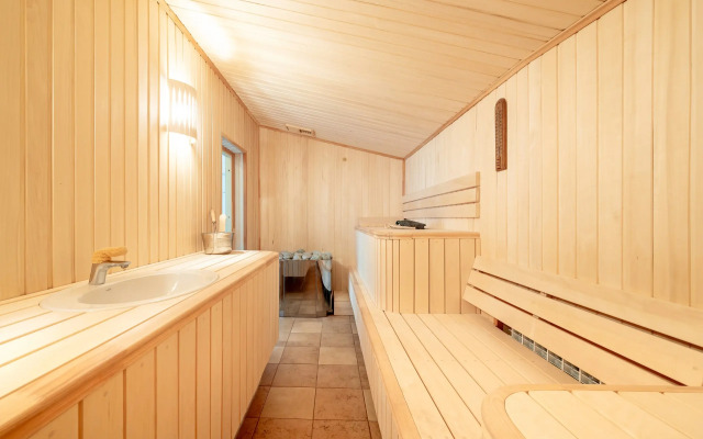 Частный дом в Гатчине с Бассейном и Сауной