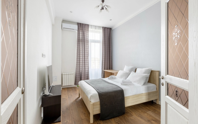 Апартаменты БонАпарт 3-х комнатные на Кутузовском проспекте 30