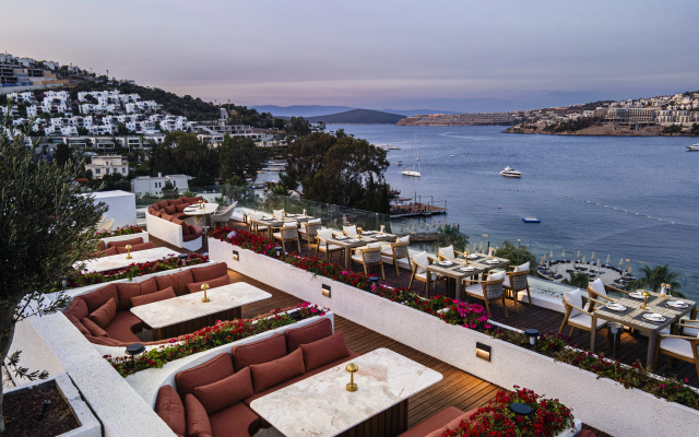 Отель Cape Bodrum Luxury Hotel & Beach
