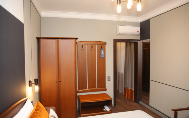 Ozerkovskaya Hotel