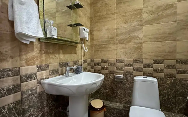 Mazhor Hotel