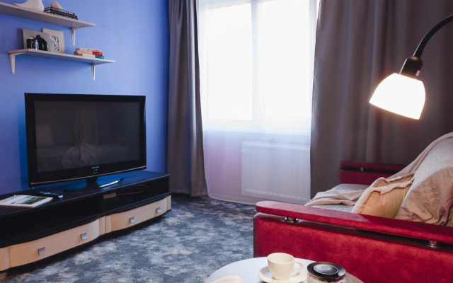 Bolshaya Uyutnaya Dvukhkomnatnaya Kvartira Flat