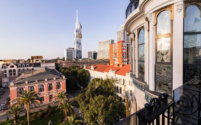 Отель Indigo Batumi Old Town by IHG