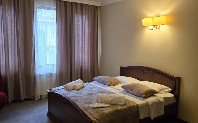 Ritsa Hotel