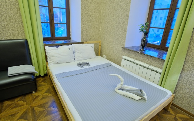 Saratsin Hostel Na Bolshoy Krasnoy