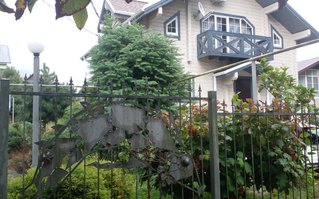 S Dvumya Apartamentami Chalet